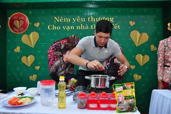 Nhung hoat dong y nghia cua sao Viet trong dip Tet hinh anh 3
