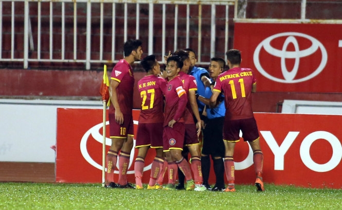 ​CLB TP.HCM thắng Sài Gòn trong trận derby căng thẳng