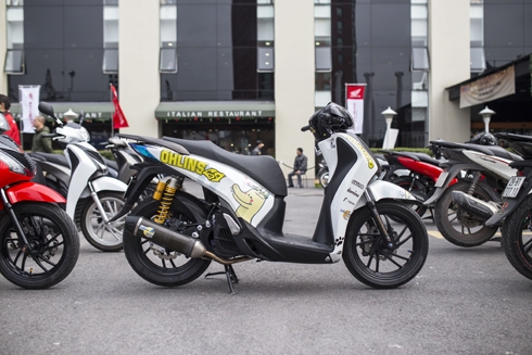 honda-sh-do-phong-cach-hai-huoc-don-tet-page-2