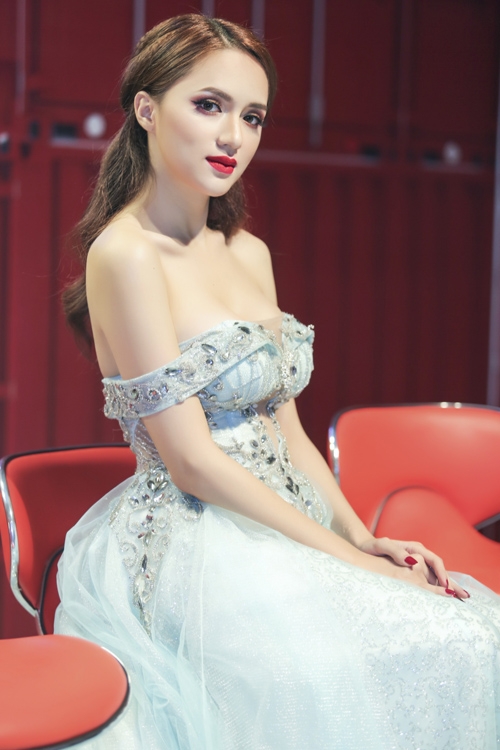 huong-giang-idol-mac-tre-nai-khoe-vong-1-7