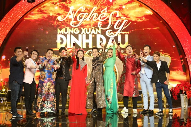 'Táo VTV' vẫn rực lửa, Hoài Linh làm Ngọc Hoàng 'Táo HTV' 