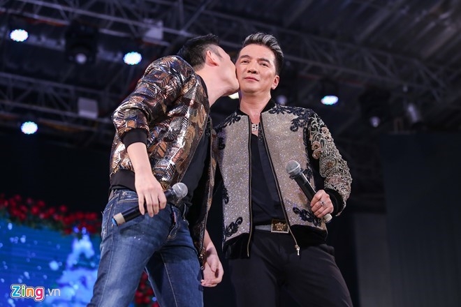 dam vinh hung- duong trieu vu om o chieu tro voi chuyen tinh dong gioi? hinh anh 1