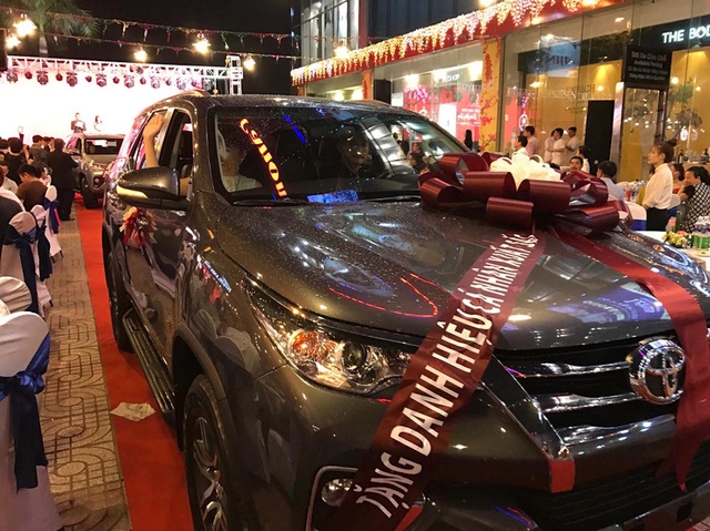 Xe Fortuner đã được trao trực tiếp cho Cá nhân xuất sắc nhất 2016