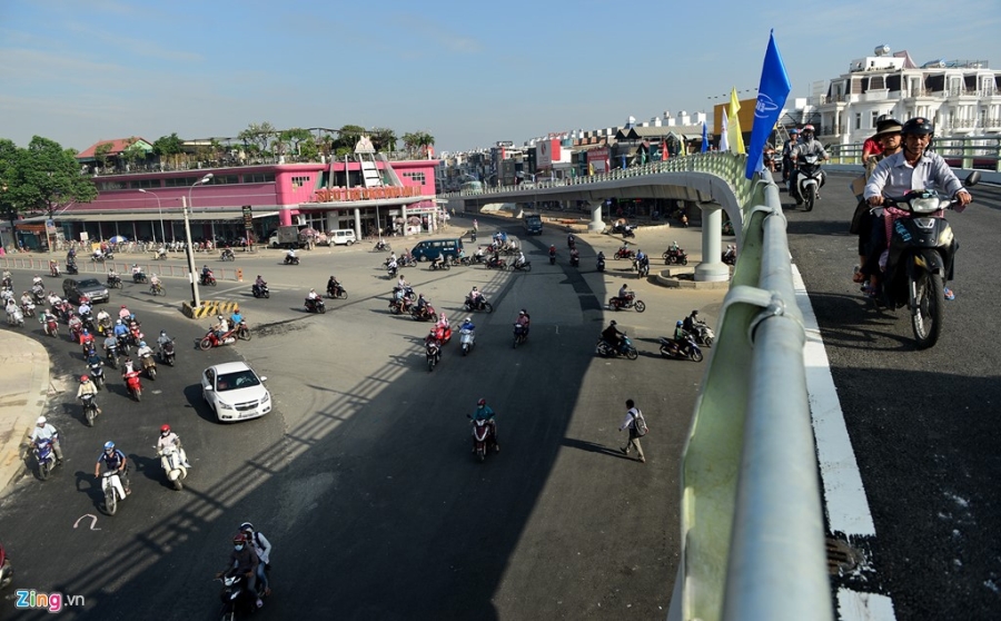 Thong xe mot nhanh cau vuot nga sau Go Vap hinh anh 6