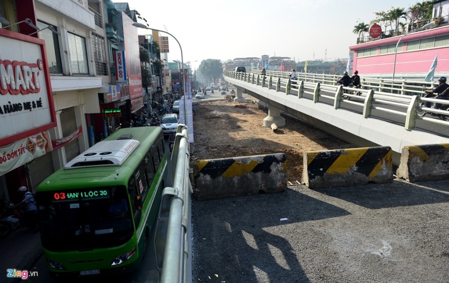 Thong xe mot nhanh cau vuot nga sau Go Vap hinh anh 7