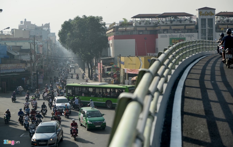 Thong xe mot nhanh cau vuot nga sau Go Vap hinh anh 8