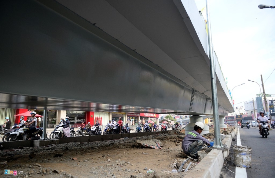 Thong xe mot nhanh cau vuot nga sau Go Vap hinh anh 9