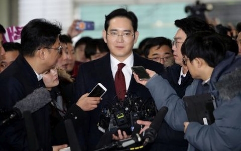 toa an han quoc huy bo lenh bat giu lanh dao samsung hinh 1