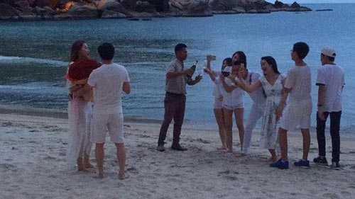 3 cap doi on ao, moi lan xuat hien lai gay 