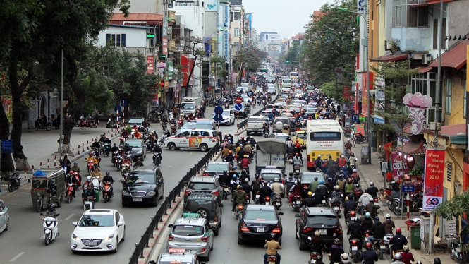 Bất lực giữa Sài Gòn, Hà Nội kẹt cứng chiều 23 Tết