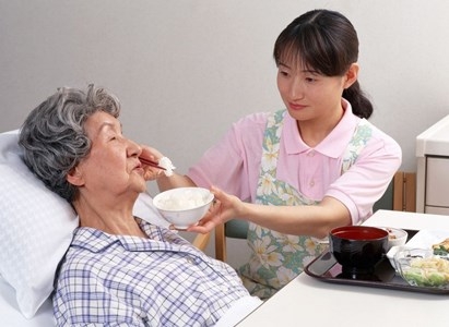 Đảo lộn cuộc sống vì “bói” không ra người giúp việc ngày Tết ảnh 1