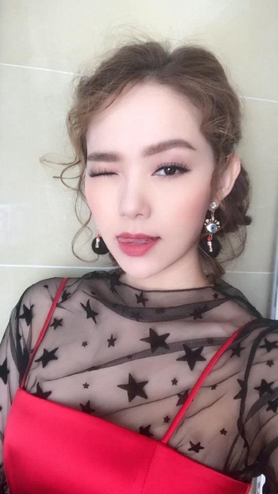 Hình ảnh đời thường ít thấy của 'đại gia' Lý Nhã Kỳ