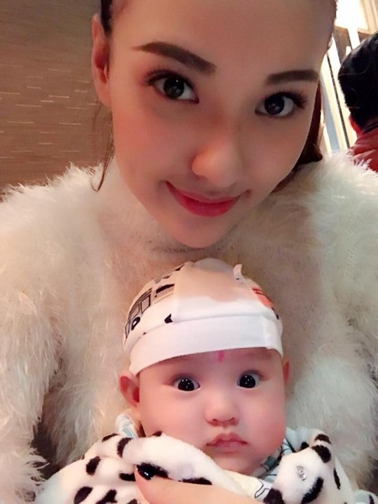 Hình ảnh đời thường ít thấy của 'đại gia' Lý Nhã Kỳ
