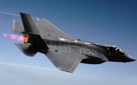Lockheed Martin hua mieng ha gia F-35: Ong Trump thang cuoc?