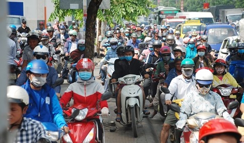 Biển người về quê ăn tết, đường vào sân bay Tân Sơn Nhất kẹt cứng  - ảnh 14
