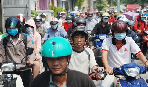 Biển người về quê ăn tết, đường vào sân bay Tân Sơn Nhất kẹt cứng  - ảnh 18