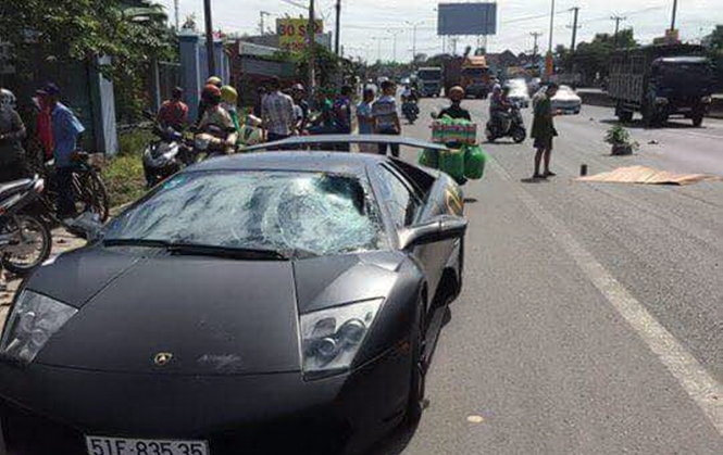 Leo dải phân cách, một người bị siêu xe Lamborghini tông chết 