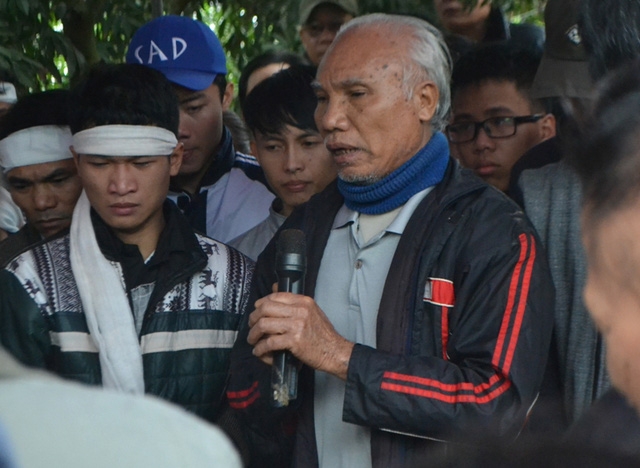 Trước khi nói lời cuối cùng, ông Bùi Kim Binh (bố Hiền) gửi lời xin lỗi tới gia đình thông gia