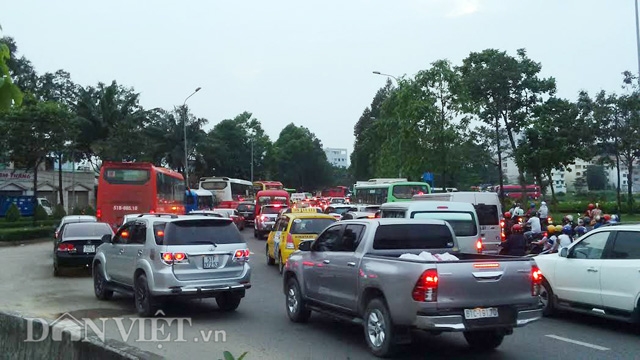 tp.hcm: cua ngo ben xe mien dong ket cung hinh anh 3