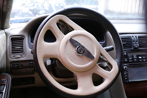 xe-bentley-vo-chu-duoc-dau-gia-1-6-ty-dong-2