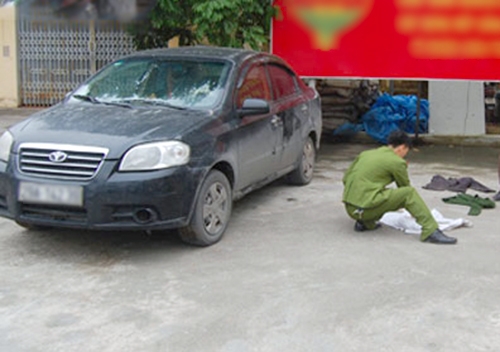 10-tieng-pha-an-bat-ke-giet-nu-tai-xe-tu-vet-mau-ben-suon-oto