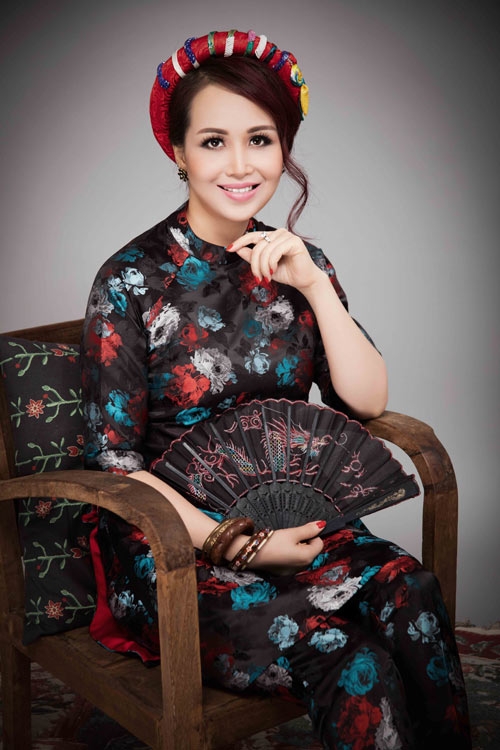 hoa-hau-dieu-hoa-duyen-dang-ao-dai-ngay-giap-tet-4