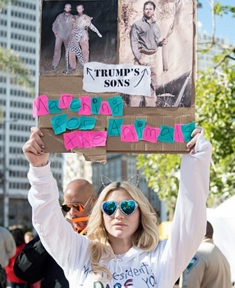 Sao Hollywood bieu tinh phan doi Donald Trump hinh anh 12