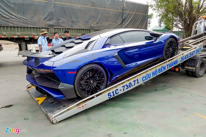 Sieu xe Lamborghini 35 ty cua Minh Nhua ra bien trang hinh anh 2