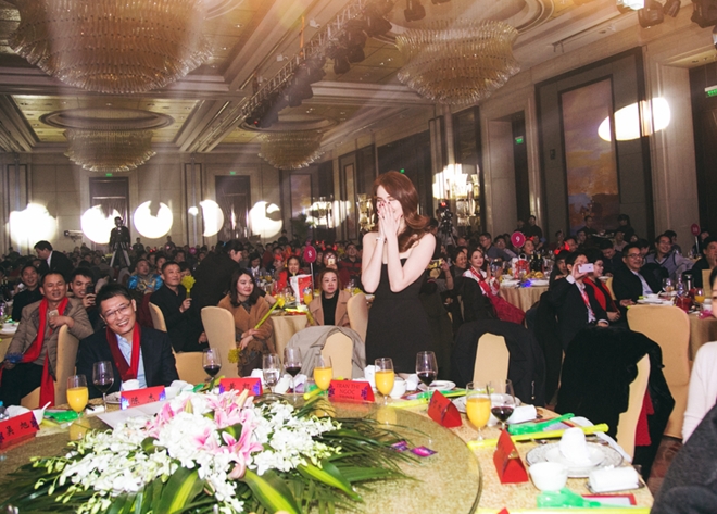 Ba thang yeu 'gio loc' cua Ngoc Trinh va ty phu Hoang Kieu hinh anh 9