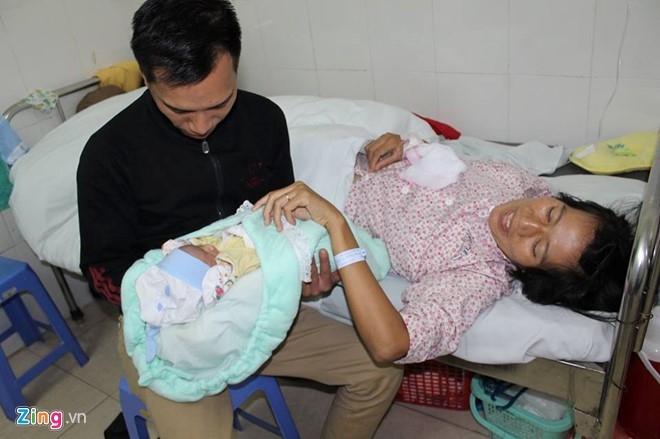 Me benh tim nguy kich cuong quyet bao ve con trong bung hinh anh 2
