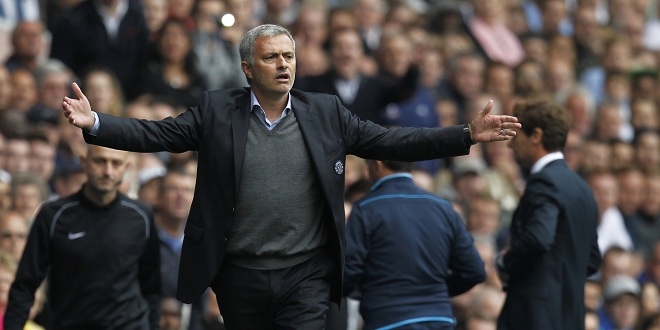 Mourinho thay đổi toàn bộ đội nhặt bóng ở Old Trafford vì quá chậm chạp