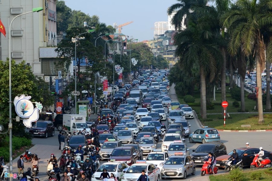 Oto tran ra duong, Ha Noi un tac nghiem trong hinh anh 9