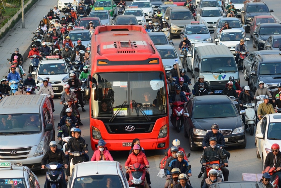 Oto tran ra duong, Ha Noi un tac nghiem trong hinh anh 10