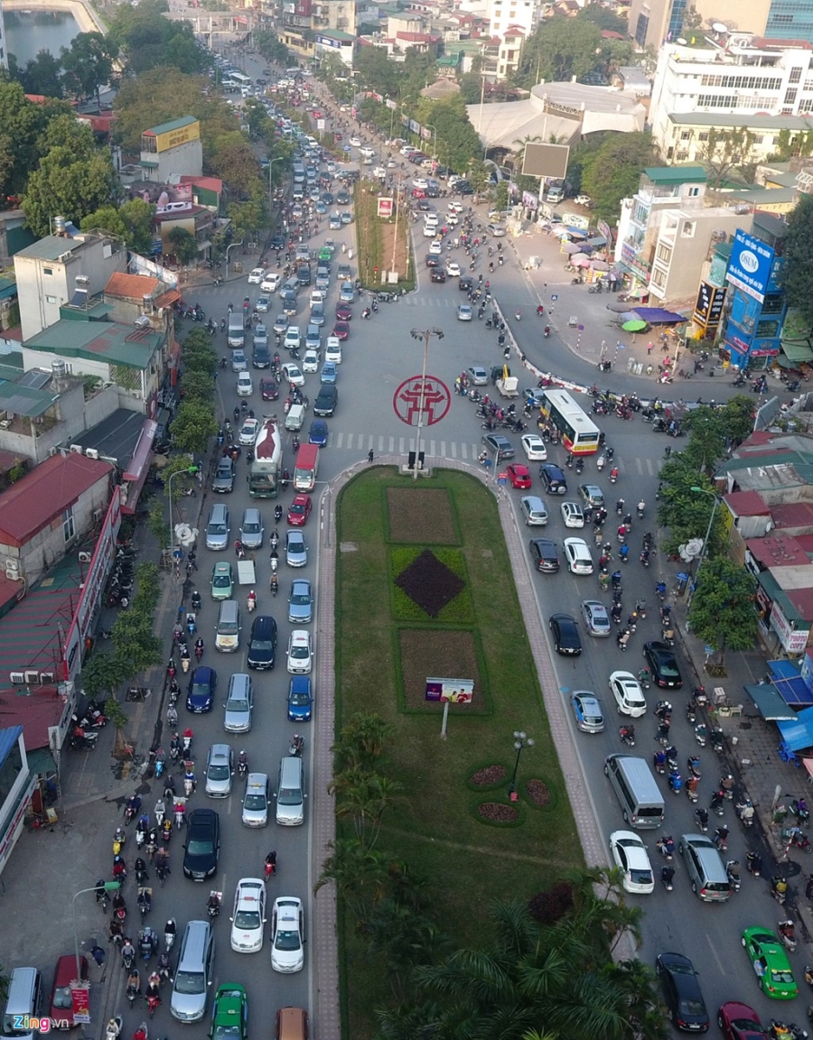 Oto tran ra duong, Ha Noi un tac nghiem trong hinh anh 11
