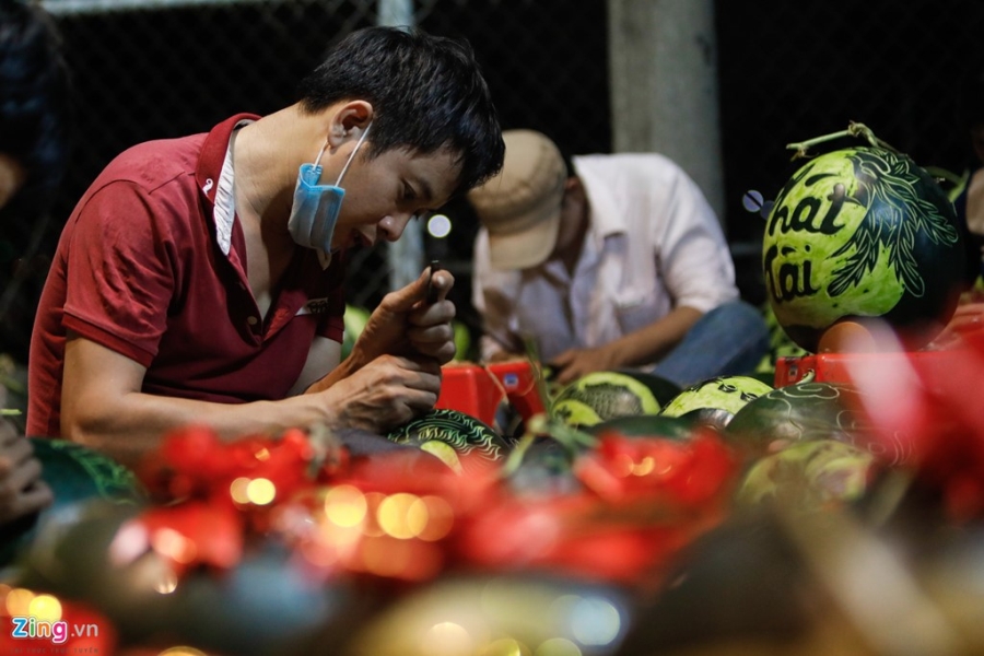 Dua hau khac nghe thuat gia 800.000 dong/cap o Sai Gon hinh anh 5