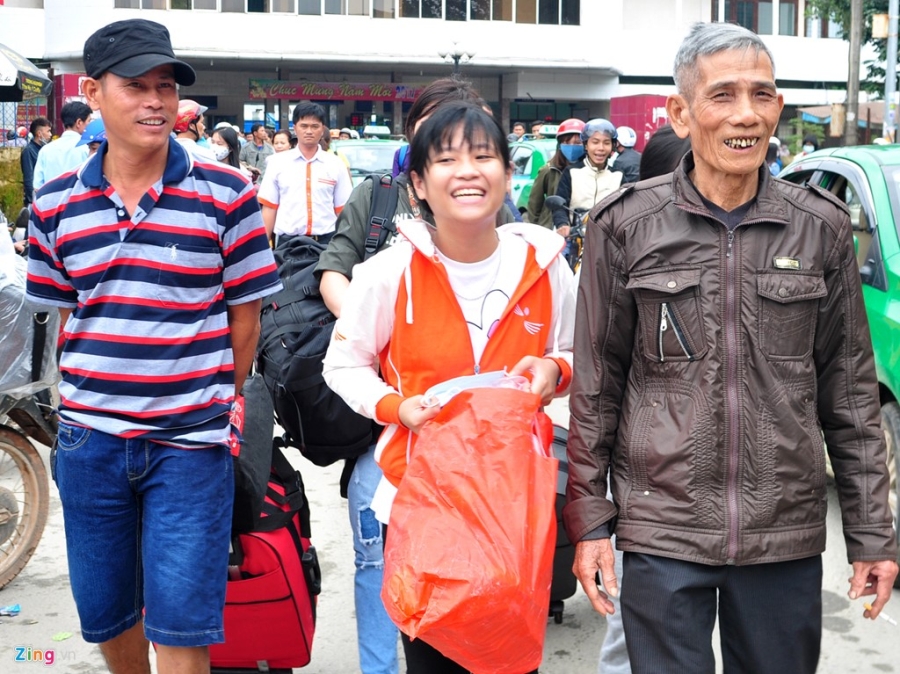 Phut doan tu xuc dong o nha ga ngay can Tet hinh anh 6