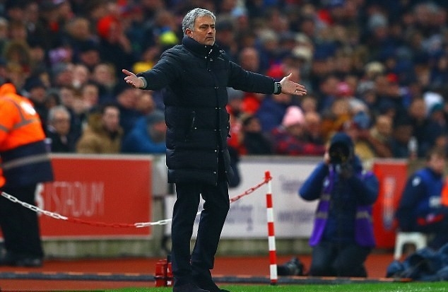Ran nut moi quan he Martial - Mourinho hinh anh 2