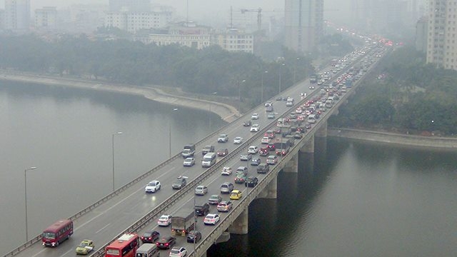  Áp lực đang dồn mạnh lên đường trên cao (Ảnh: Quang Phong) 