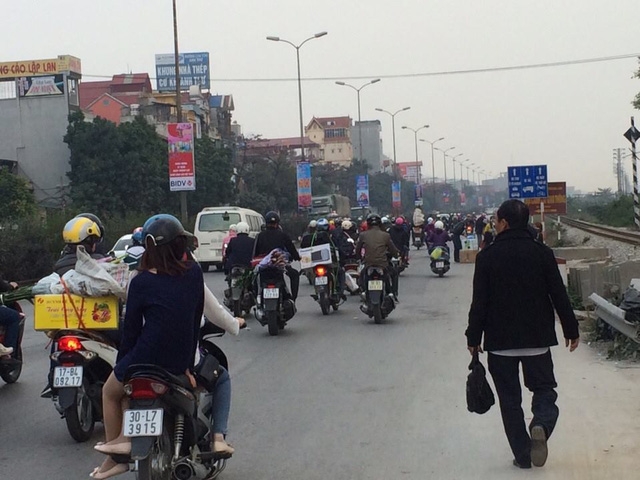  Đường 5 khá thoáng, các phương tiện lưu thông thoải mái 