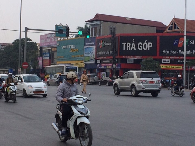  Ngã ba gần khu đô thị Đặng Xá khá thông thoáng 