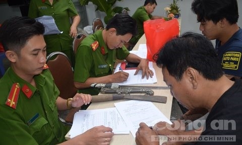 Dan Sai Gon mang dao kiem, ma tau di doi qua Tet hinh anh 2