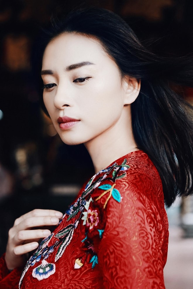 Ngo Thanh Van diu dang voi ao dai do don Tet hinh anh 3