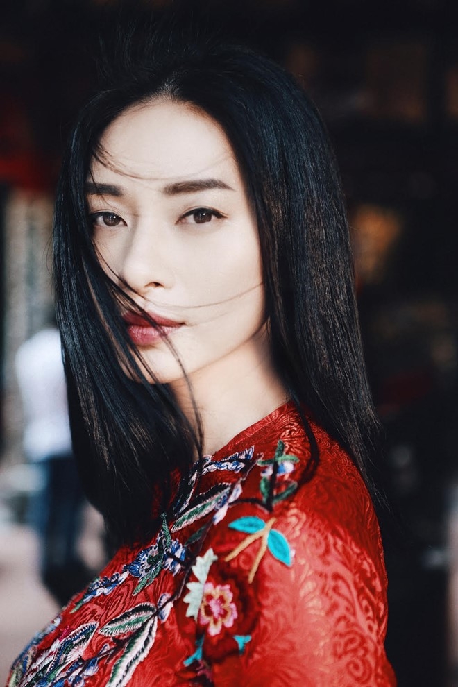 Ngo Thanh Van diu dang voi ao dai do don Tet hinh anh 7