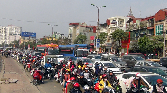 Gần 15h, đường Giải Phóng ùn tắc kéo dài hàng kilomet