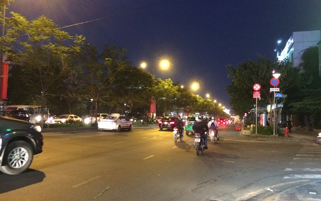 Tuyến đường Trường Sơn thông thoáng vào tối 27 tháng Chạp
