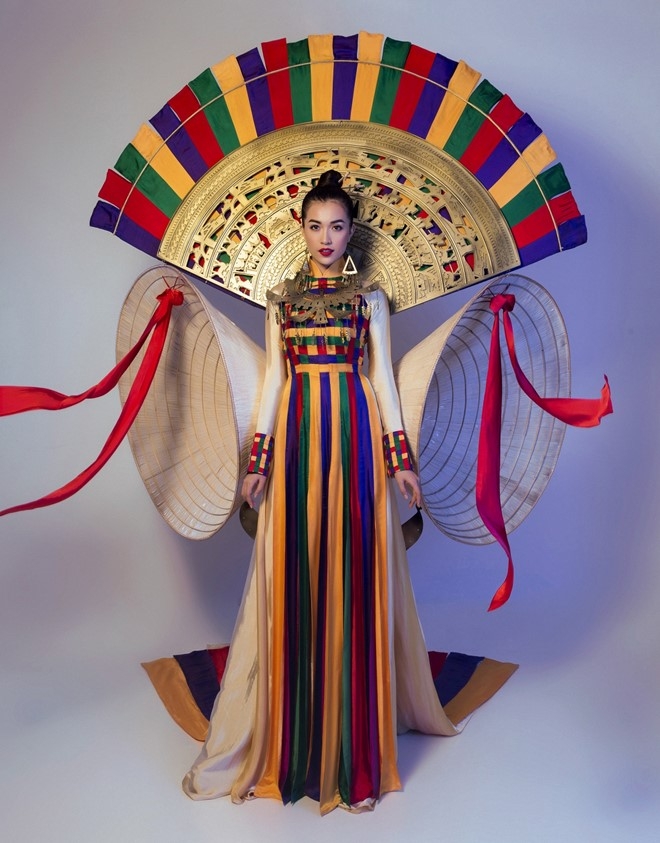 Trang phuc truyen thong la mat Le Hang mac o Miss Universe hinh anh 4