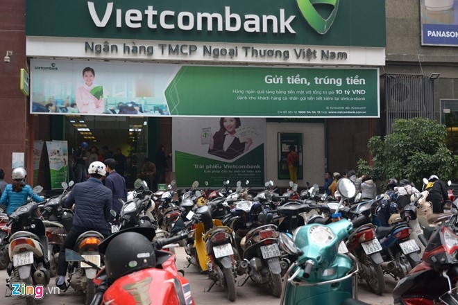Xep hang dai cho giao dich ngay cuoi cung truoc ky nghi Tet hinh anh 2
