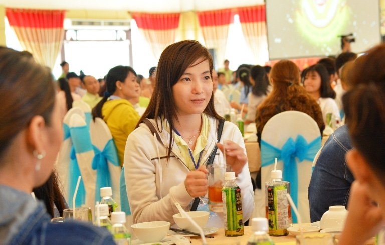 Bí thư Thăng dùng cơm với 600 công nhân đón Tết xa nhà