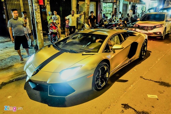 Dem sieu xe Lamborghini tu Da Nang vao Sai Gon do choi Tet hinh anh 5