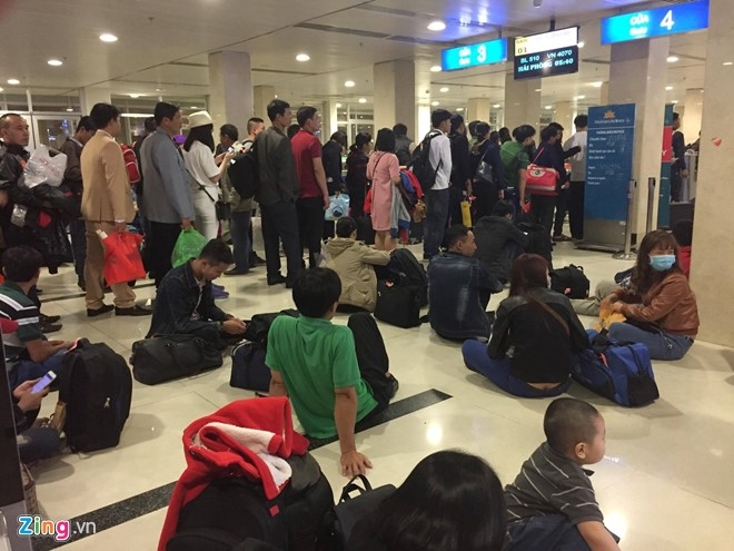 Va vat o san bay Tan Son Nhat tu 4h sang 29 Tet hinh anh 3